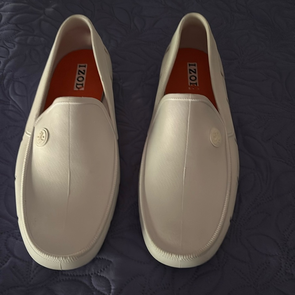 White Izod boat shoes. Size 8. Solid rubber.